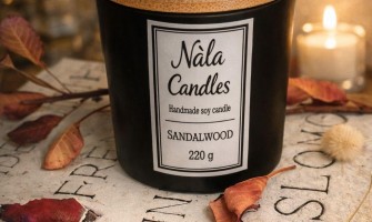 Sandalwood Κερί: Η Δύναμη της Ζεστασιάς και της Ισορροπίας